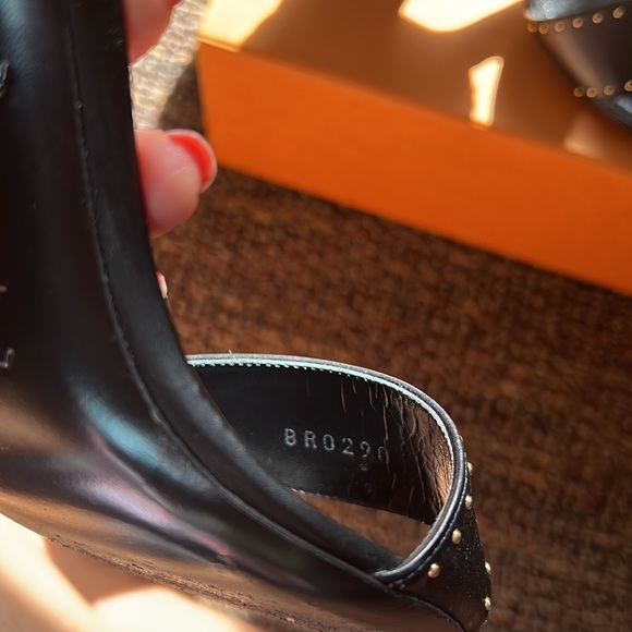 Louis Vuitton Silhouette Sandals - Picture 7 of 9